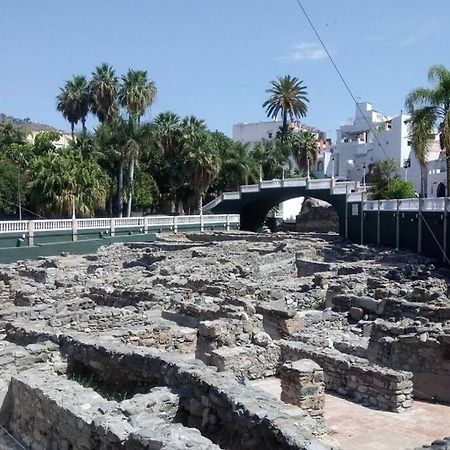 Las Gondolas Y El Mar Almuñécar Buitenkant foto