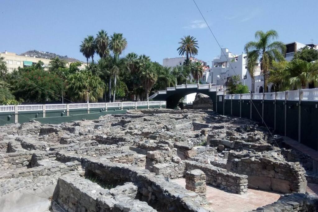 Las Gondolas Y El Mar Almuñécar Buitenkant foto